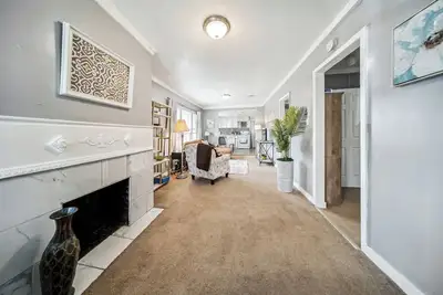 Image de 3 Br Home South Cleveland easy access to Cleveland Clinic, Uh, Hopkins Airport