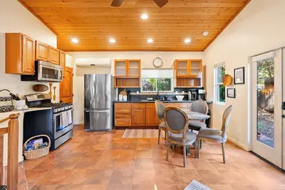 Image de Studio Sleeps 4 Separate Entrance