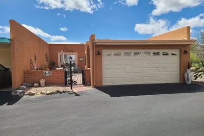 Image de Charming townhome with Ac in Green Valley. Utilities and wireless Wi-Fi incl.