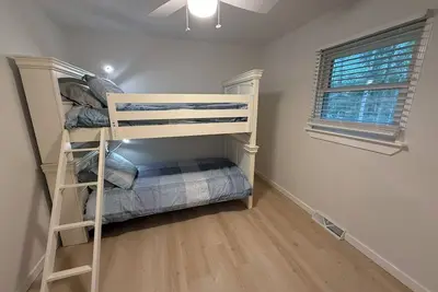 Image de Cozy, remodeled home in Matthews close to everything!