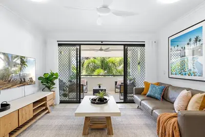 Image de Adina | Spacious Top-Floor Apartment