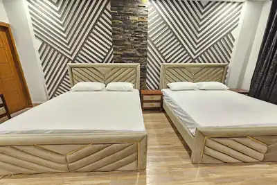 Image de Stylish 5bhk ideal For Familes Entire Floor 7Beds Islamabad G15