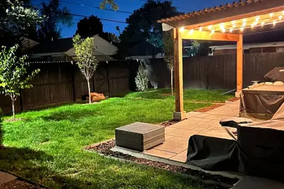 Image de Private Patio, Fenced In Yard & Dedicated Office