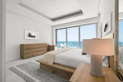 Image de Modern Beachfront Penthouse w/Private Rooftop Pool and Hot tub