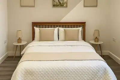 Image de Modern 6-Person Home | Ideal for Contractors & Families + Free Parking