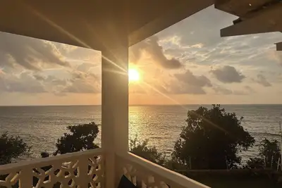 Image de Luxury Beachfront Apartment direct at the sea. Specious balcony and fast WiFi.