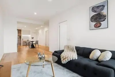 Image de Stylish & Modern 2br w/ King Bed, Study & Car Park
