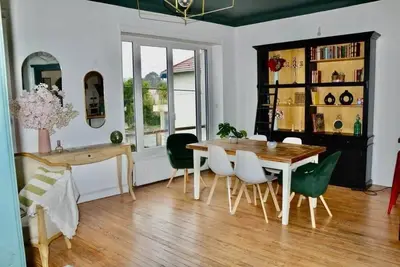 Pau T3 Banksy, BeeSleeping