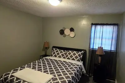 Image de “Charming & Cozy Home - 3 Min to Va + Downtown”