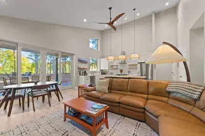 Image de New Escape | Scenic Views, Chef’s Kitchen|Privacy