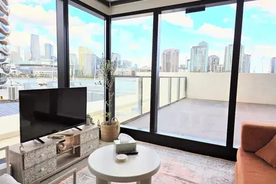 Image de Luxury Marina Tower Stay | Waterfront & City Views