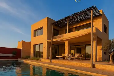 Image de 6-bedroom villa in amazing location with a wonderful view