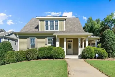 Image de Stylish 3br Retreat in Reynolds Landing - Greensboro Ga