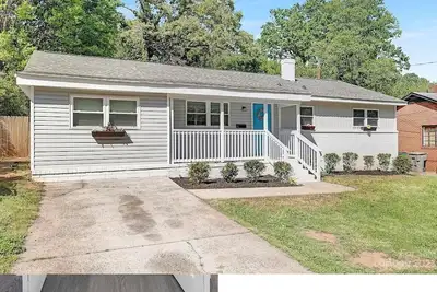 Image de Quiet 4-Bed 2-Bath 10 Minutes Away from Downtown Charlotte