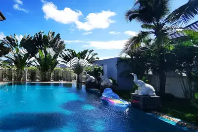 Image de Big swimming pool garden Villa pattaya