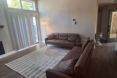 Image de Charming 3-bedroom bungalow in Garland with Ac