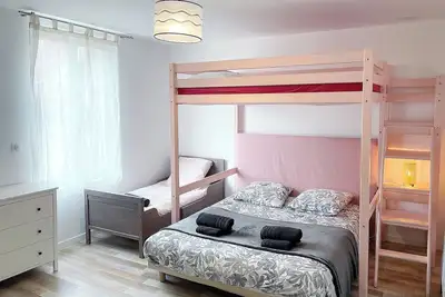 Image de La Family House, spacieuse avec extérieur, jeux enfants, wifi et parking