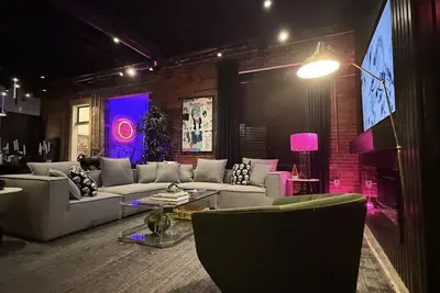 Image de The Dim Light - Industrial Warehouse Condo