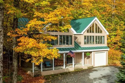 Image de 4 Br  N. Brookwood Chalet on Shuttle Route 2 Streets from Stratton Base Lodge