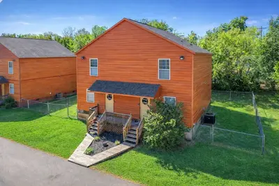 Image de Orange Acres a Private 2 Bedroom 1. 5 Baths Pet Friendly with a fenced back yard.