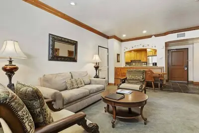 Image de 2022 • Cozy Zermatt Swiss King Villa + Kitchen Near Deer Valley & Park City Ski Resorts