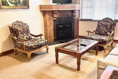 Image de 1069 • Alpine Zermatt King Villa + Kitchen Near Deer Valley Ski Resort