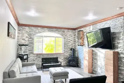 Image de 2039 • Cozy Zermatt Swiss King Villa + Kitchen Near Park City & Deer Valley Ski Resorts