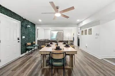 Image de Unwind in Athens Ga | 2 King Beds | Perfect Uga Location