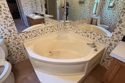 Image de Spacious 4-bebroom lakehouse in Kingsland with private boat ramp.