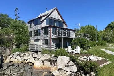 Image de Aquarian Adjourn - Well-kept, In-town Home