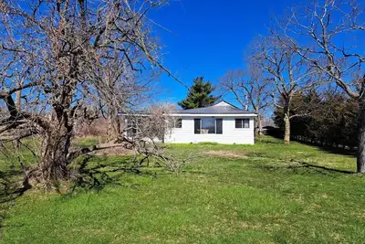 Image de Quiet South Shore Cottage With Lake View