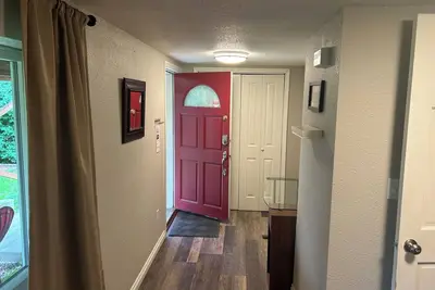 Image de Peaceful Property near Airport and Downtown