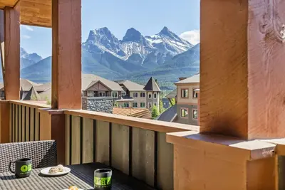 Image de Spacious Rockies Escape near Banff Hot tub & Gym!