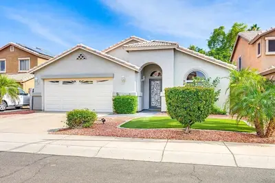 Image de Ultimate Getaway w/Pool and Hot Tub, Close to Surprise Stadium & Tennis Complex