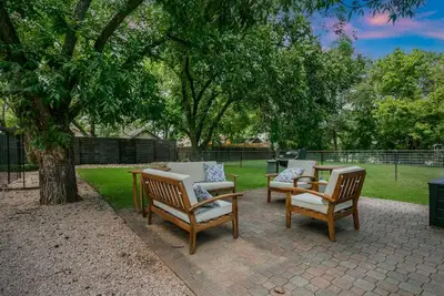 Image de Dogologie Haus | 2/2, Pet Amenities, Gas Grill, Pets w/ Fee