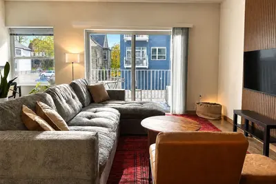 Image de East Side 1br Near Brady St and Fiserv with Balcony | Sleeps 4
