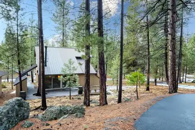 Image de Cozy Sunriver Cabin | Sharc, Bikes, Sleeps 4