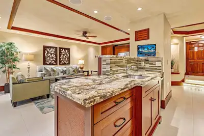 Image de Maui Resort Rentals: Kaanapali Alii 313 - Ground Floor 1br Steps from the Beach with Expansive Lawn!