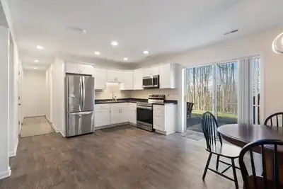 Image de The Baldwin Flat - furnished for long-term stays