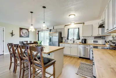 Image de 1 Mi to Shops & Cafes: Updated Cassville Home!