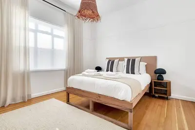 Image de Stylish 2 Bedroom Art Deco Flat in Trendy Tamboerskloof with Luxurious AMenities