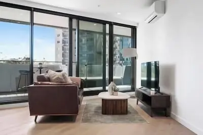 Image de Stunning Cbd Pad ~ Best City Location w/ Gym, Pool