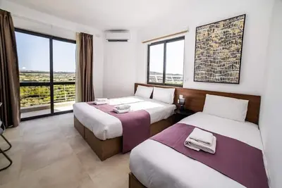 Image de Bright Triple Studio Apartment with Balcony by HostMT