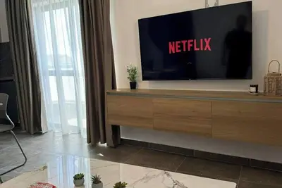 Image de Deluxe 2 Bd Corner Apt + balcony – by HostMT