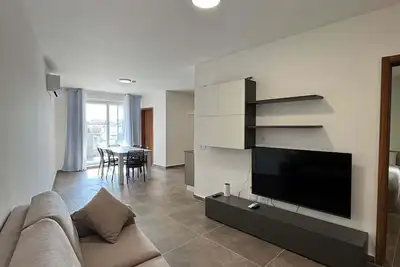 Image de Spacious Stay New 2br with Balcony - by HostMT