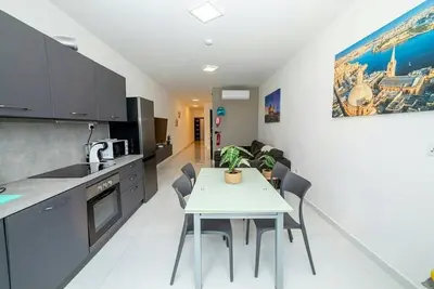 Image de Modern 2br Apartment with Terrace – by HostMT