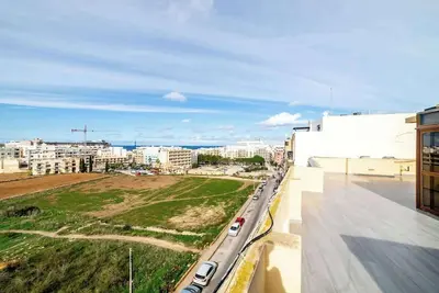 Image de Comfortable 3br Penthouse with Terrace – by HostMT