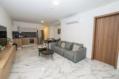 Image de Luxury 3-Bedroom Family Maisonette – by HostMT