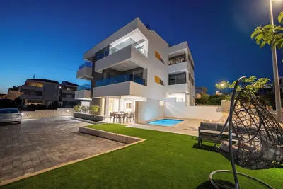 Image de Relax E1 Two-bedroom apartment with private pool and garden