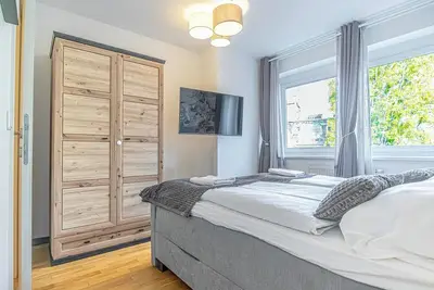 Image de Cozy 1br+1lr w/ Balcony, 9-Min to City Center